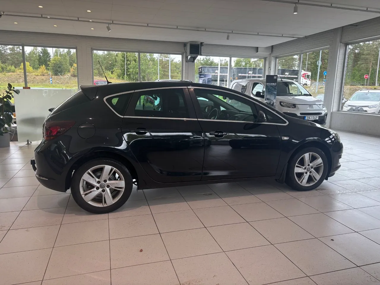 Vehicle image 6