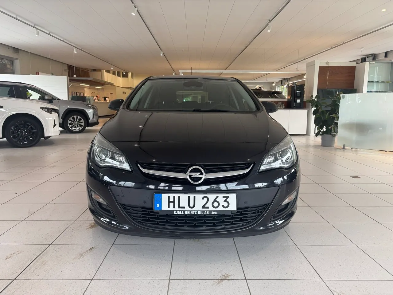 Vehicle image 8