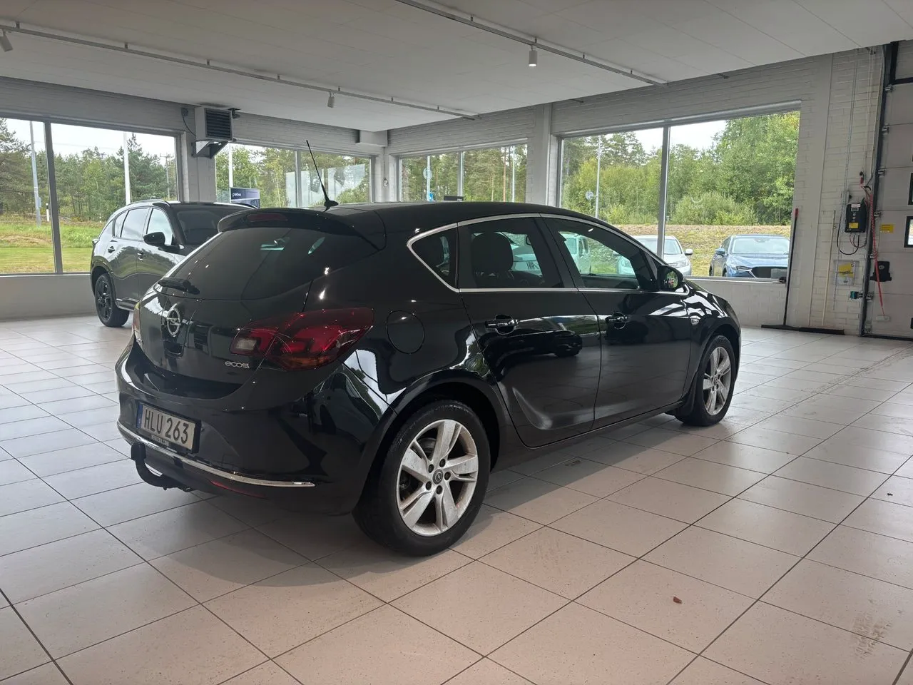 Vehicle image 5