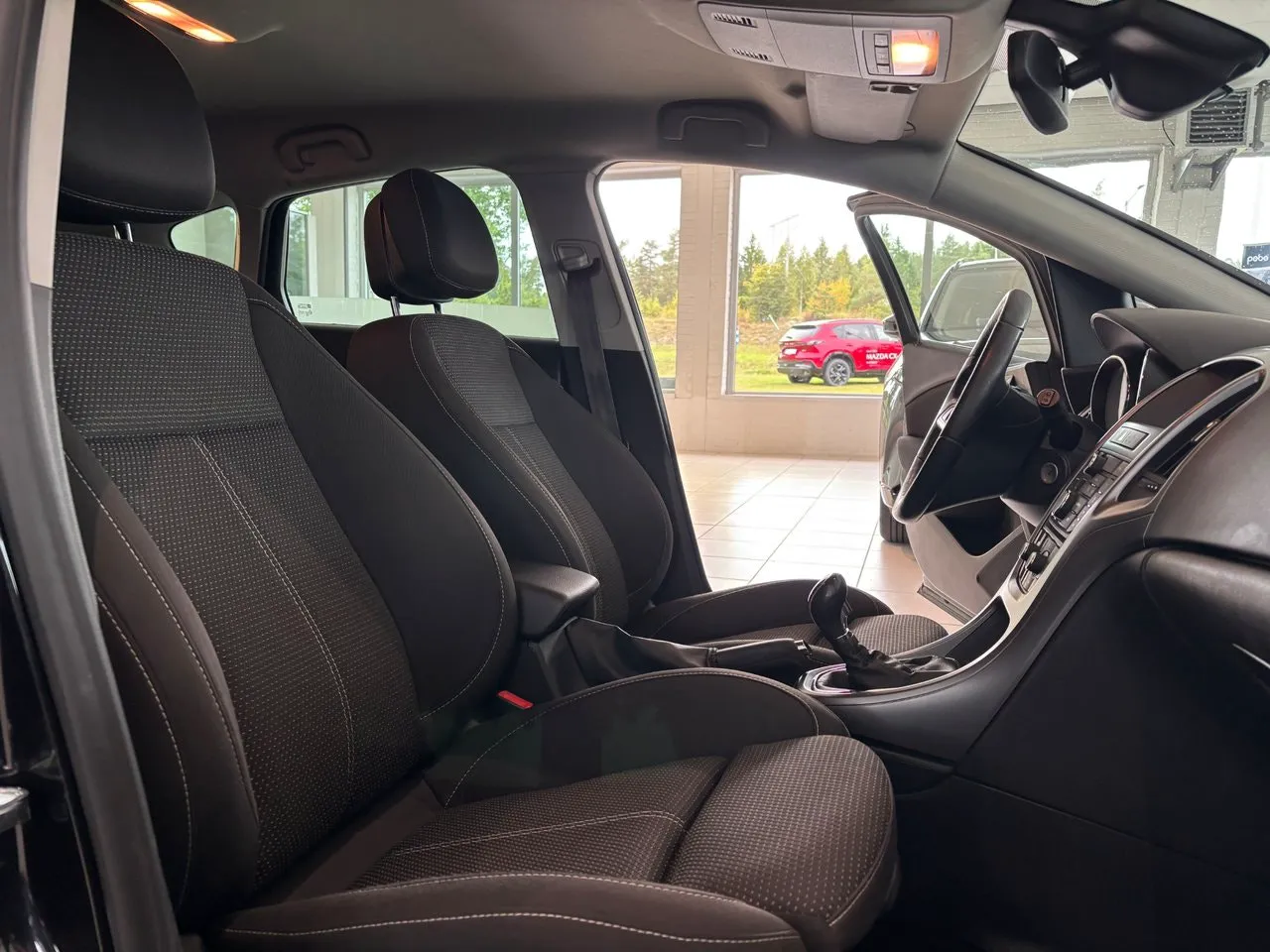 Vehicle image 16