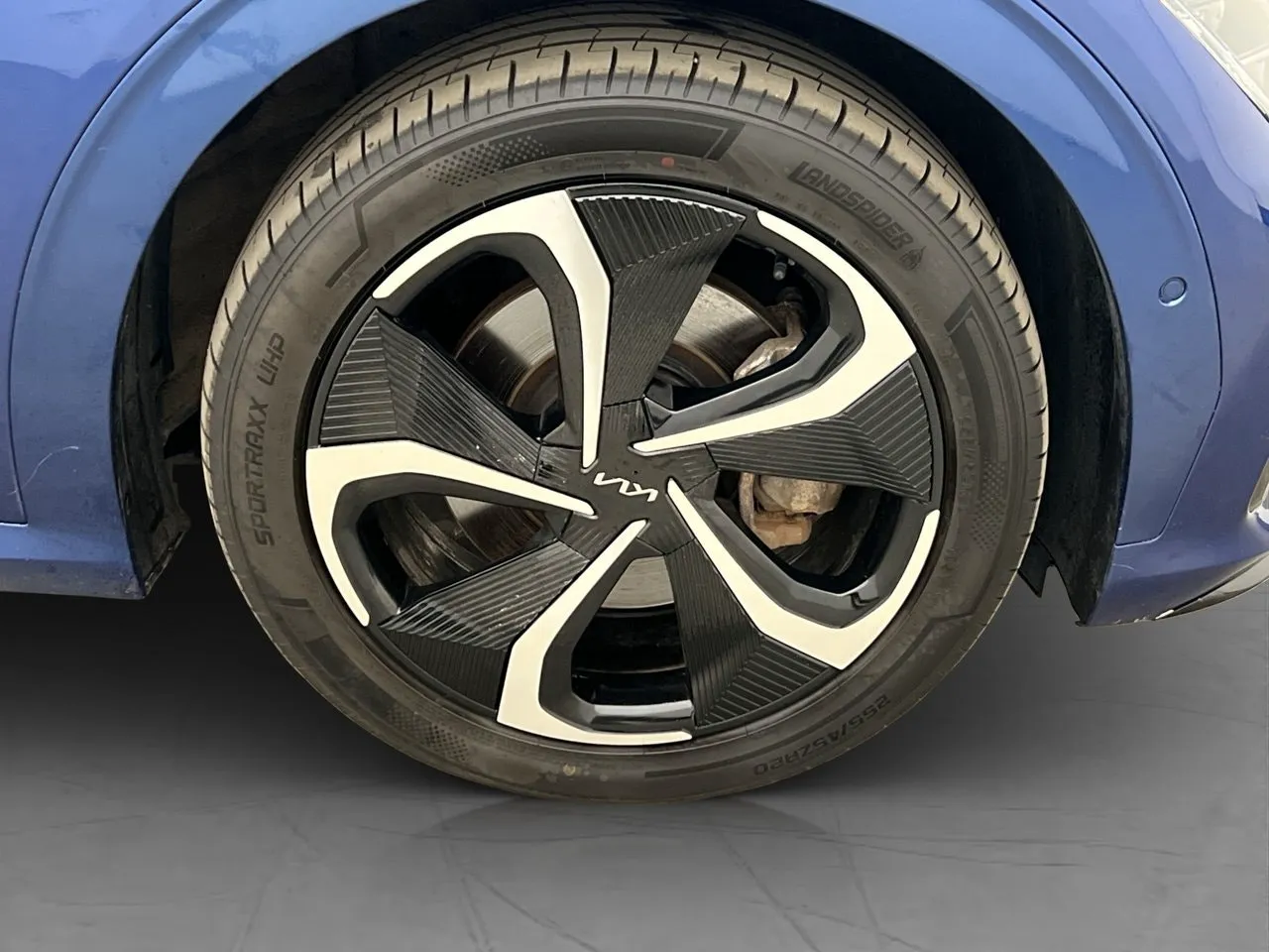 Vehicle image 34