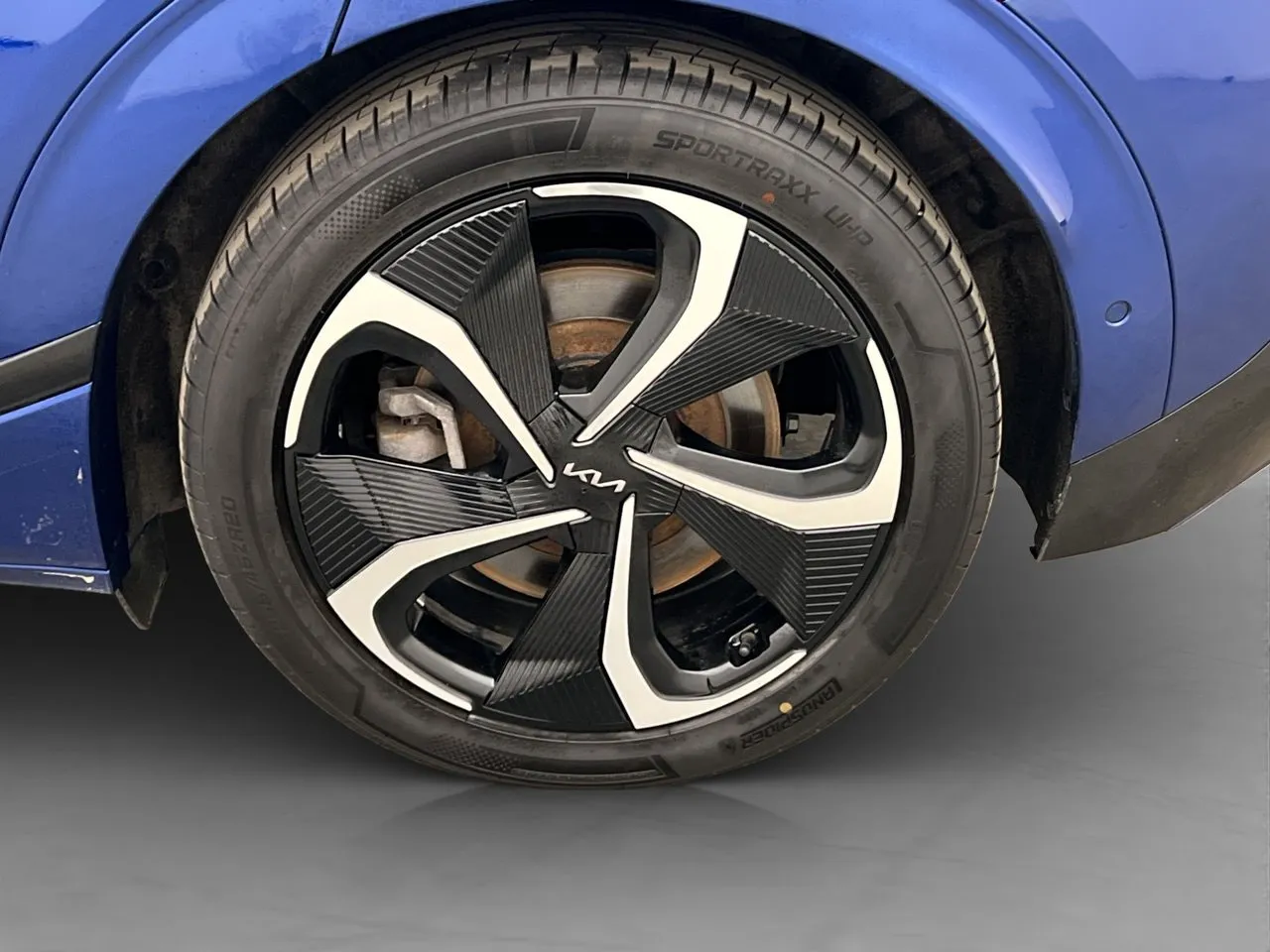 Vehicle image 32