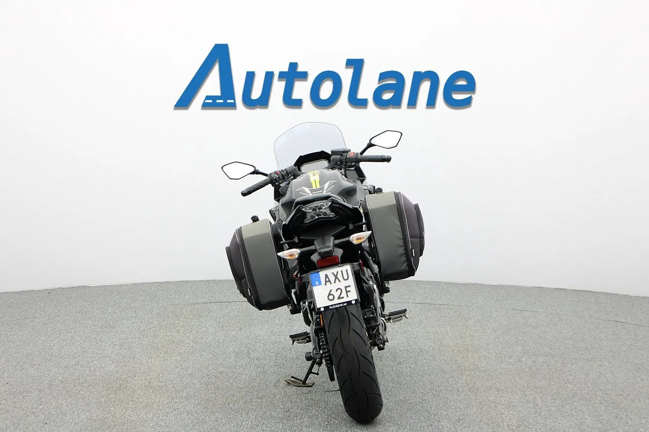 Vehicle image 7