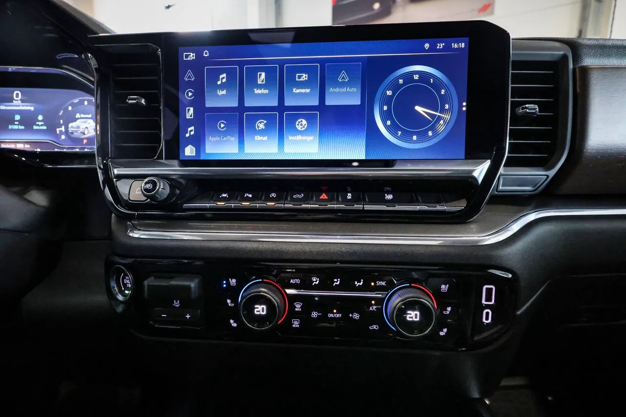 Vehicle image 18