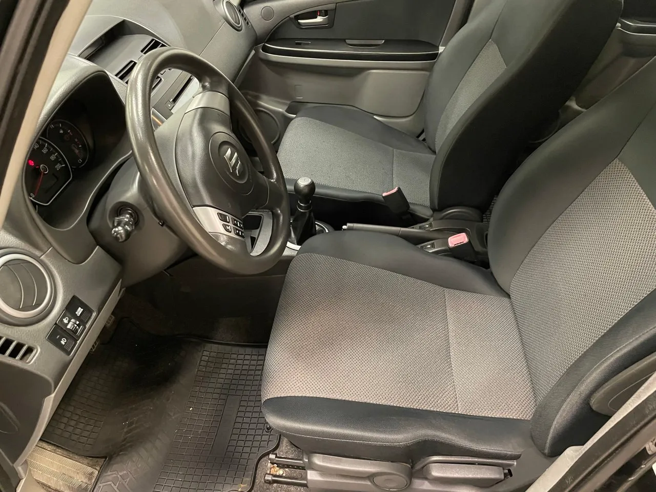 Vehicle image 6