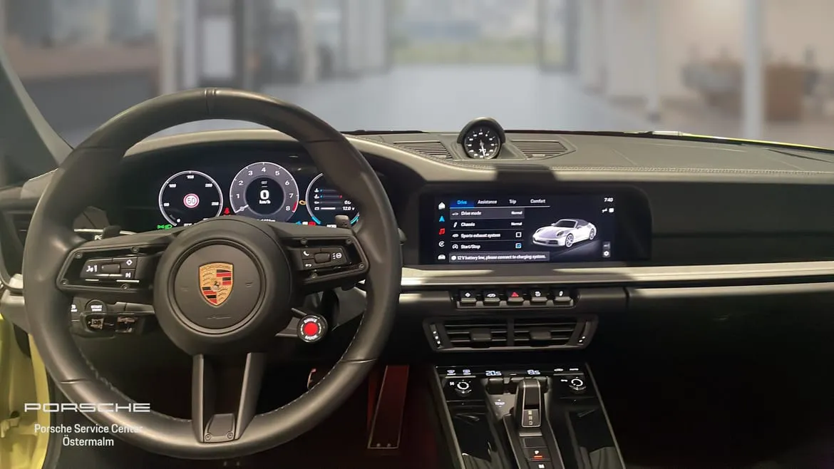 Vehicle image 16