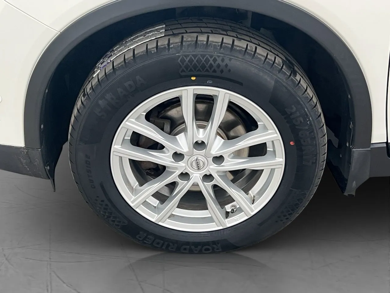 Vehicle image 25