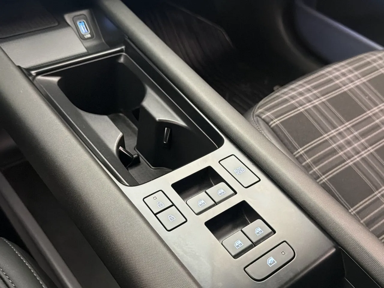 Vehicle image 28