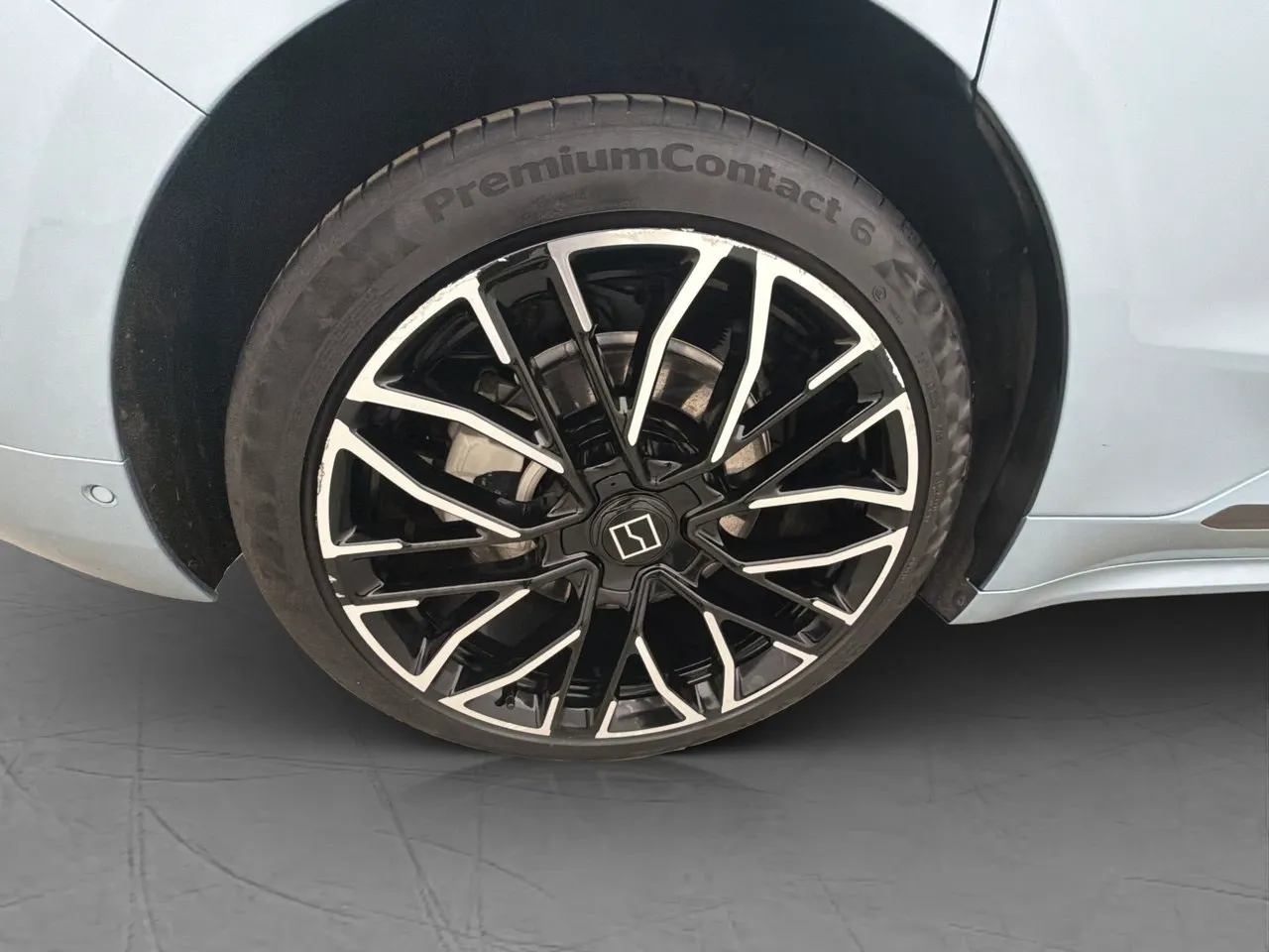 Vehicle image 33