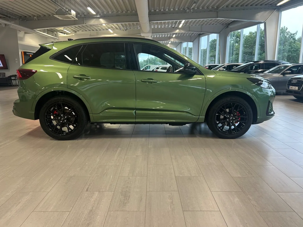 Vehicle image 5