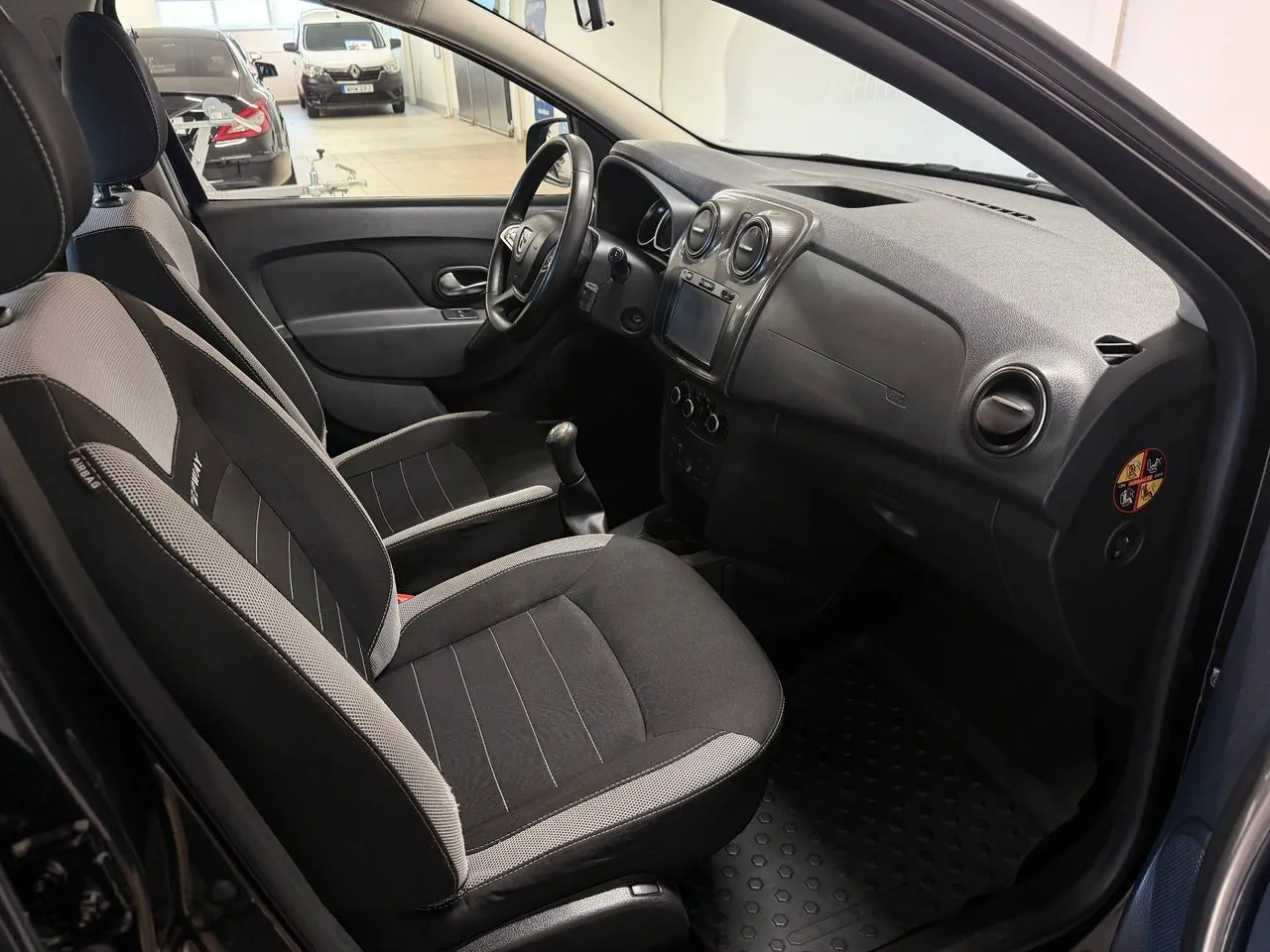 Vehicle image 4