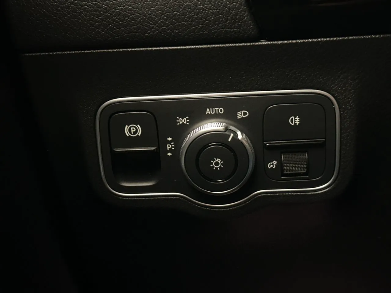 Vehicle image 32