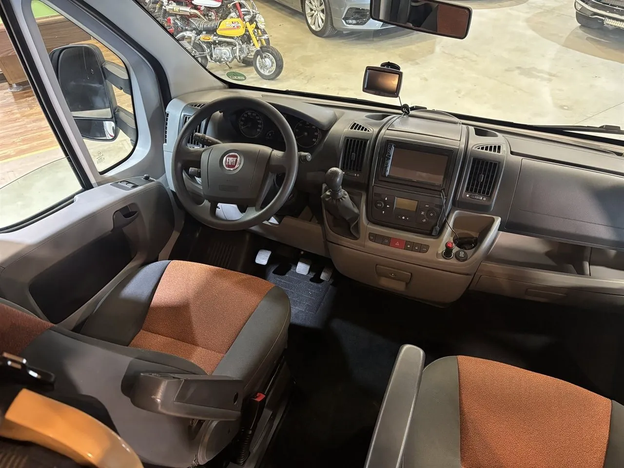 Vehicle image 17