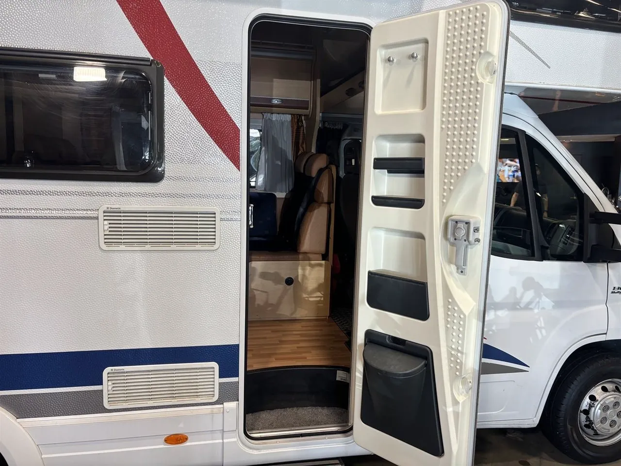 Vehicle image 21