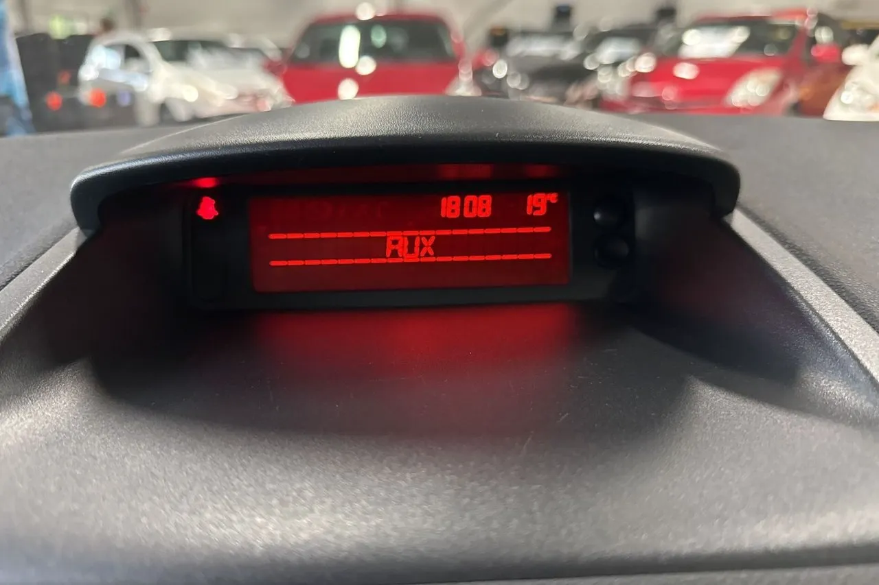 Vehicle image 26