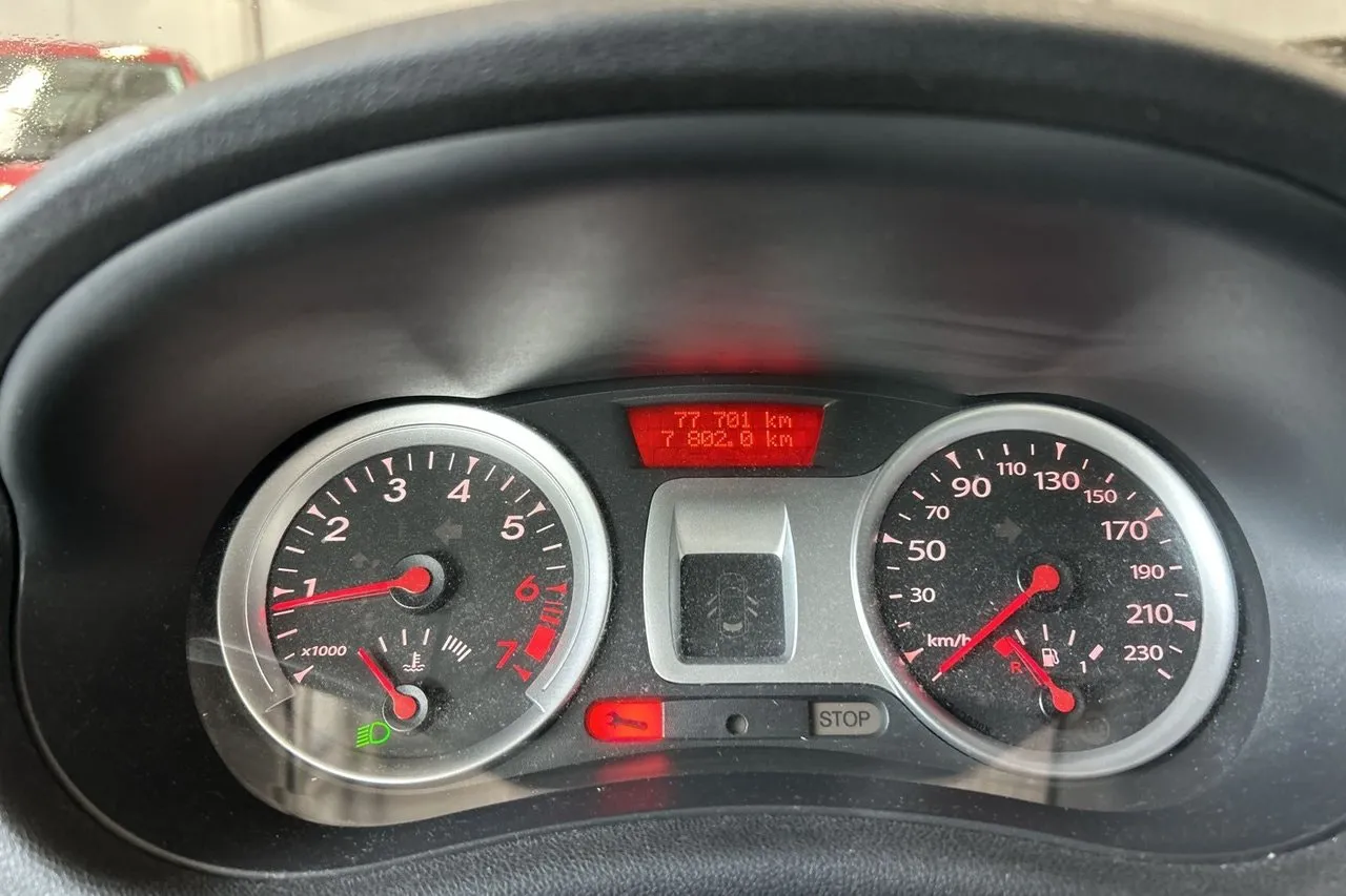 Vehicle image 16