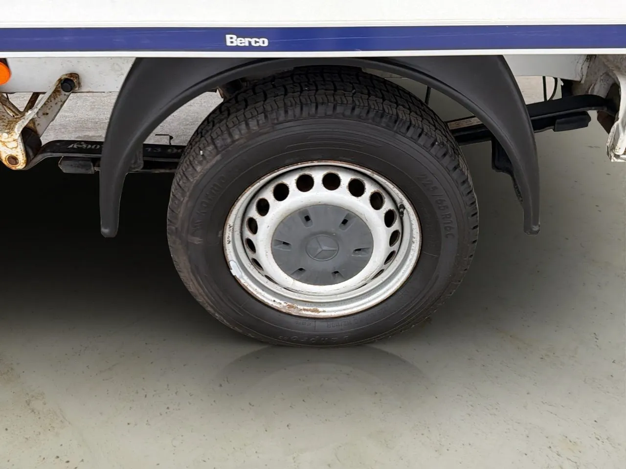 Vehicle image 26