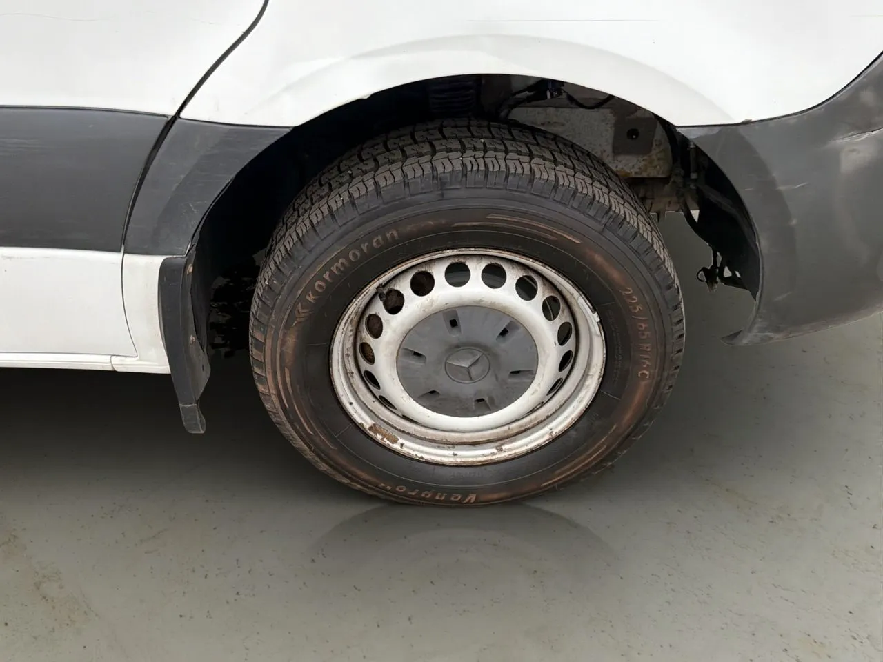 Vehicle image 28