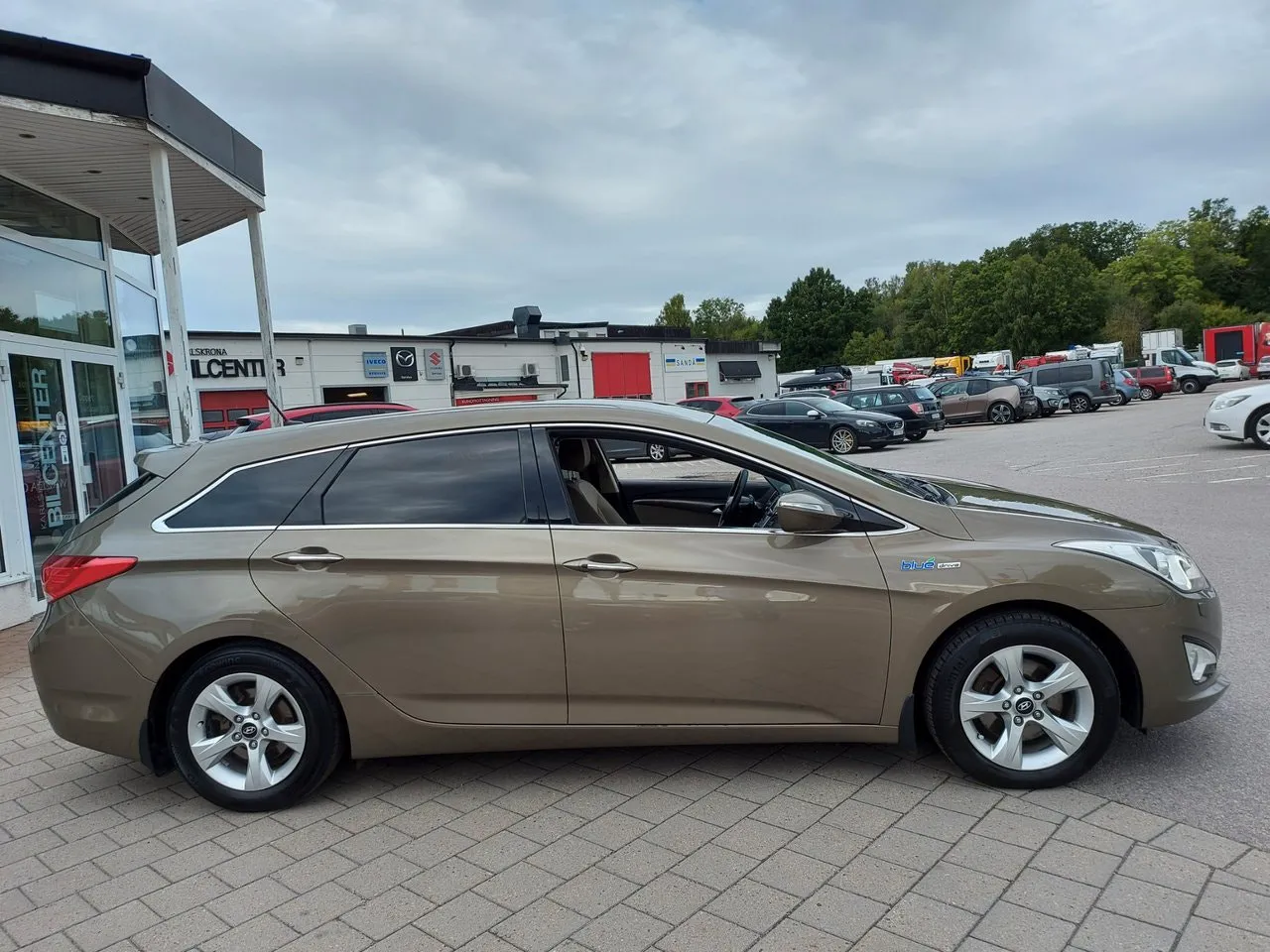 Vehicle image 3