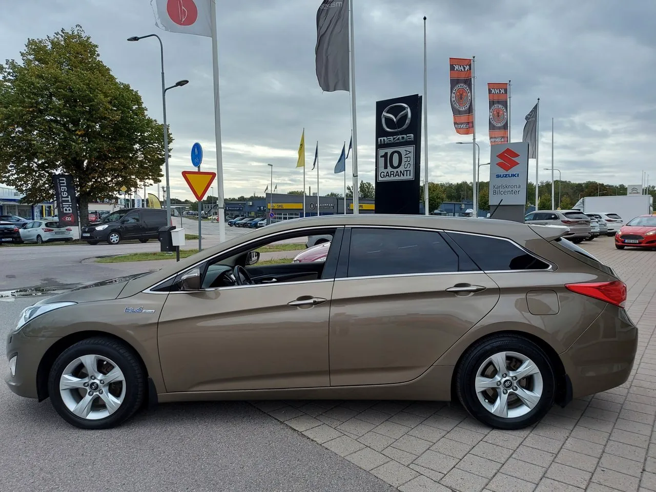Vehicle image 8