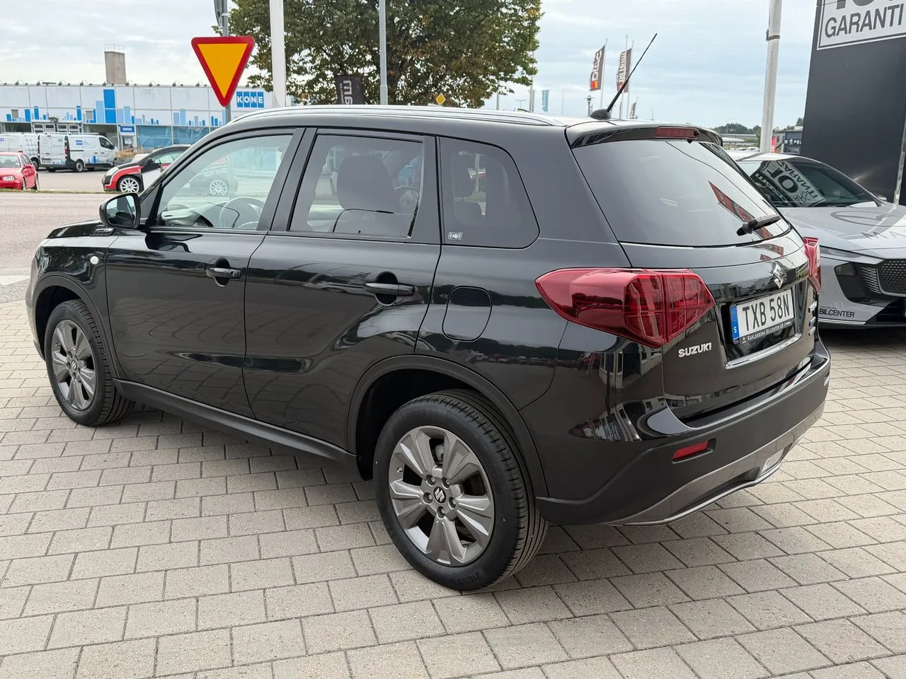 Vehicle image 5