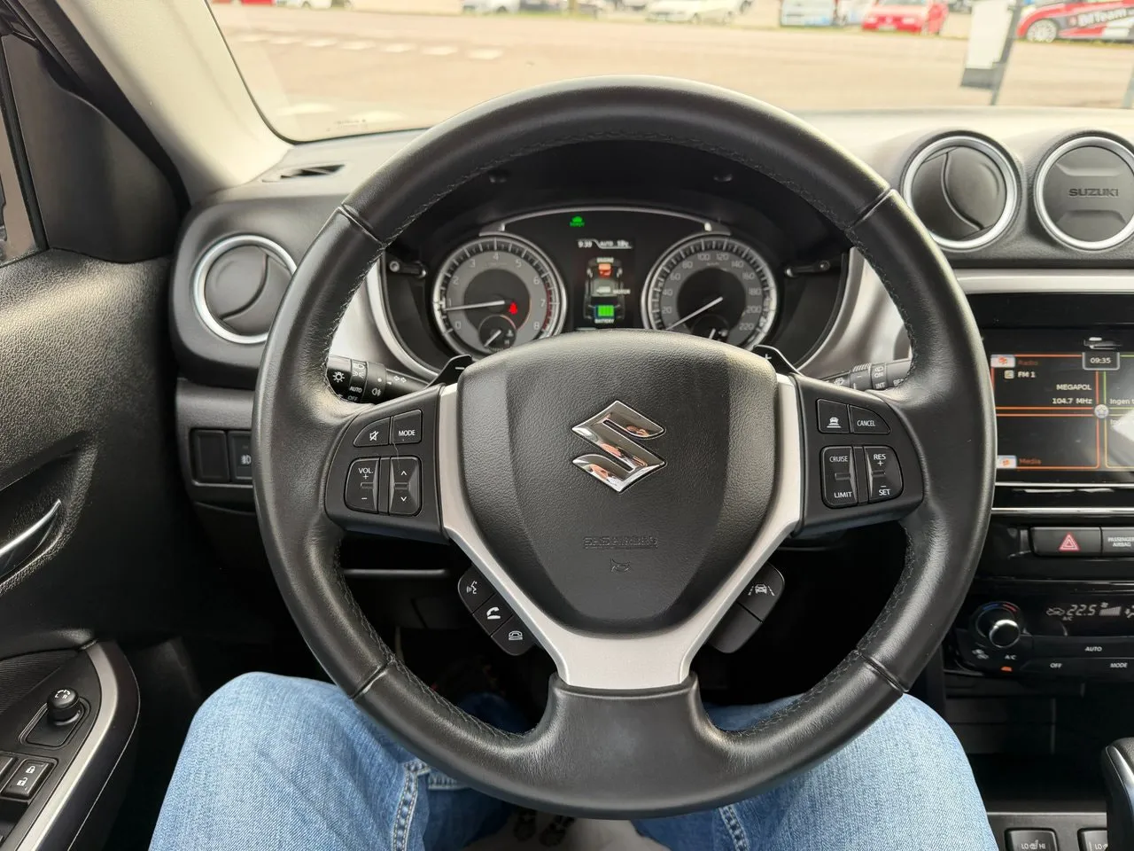 Vehicle image 16