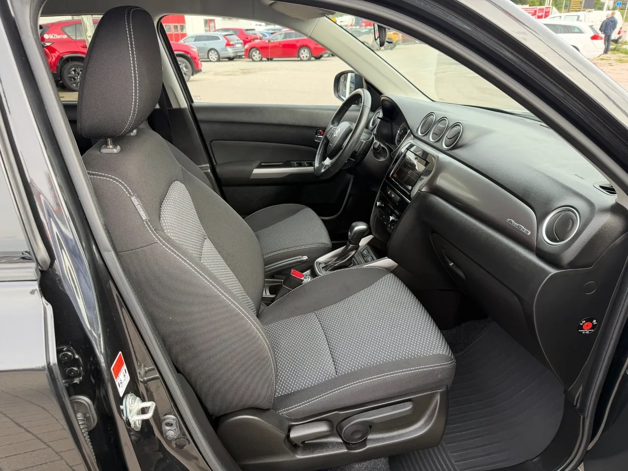 Vehicle image 10