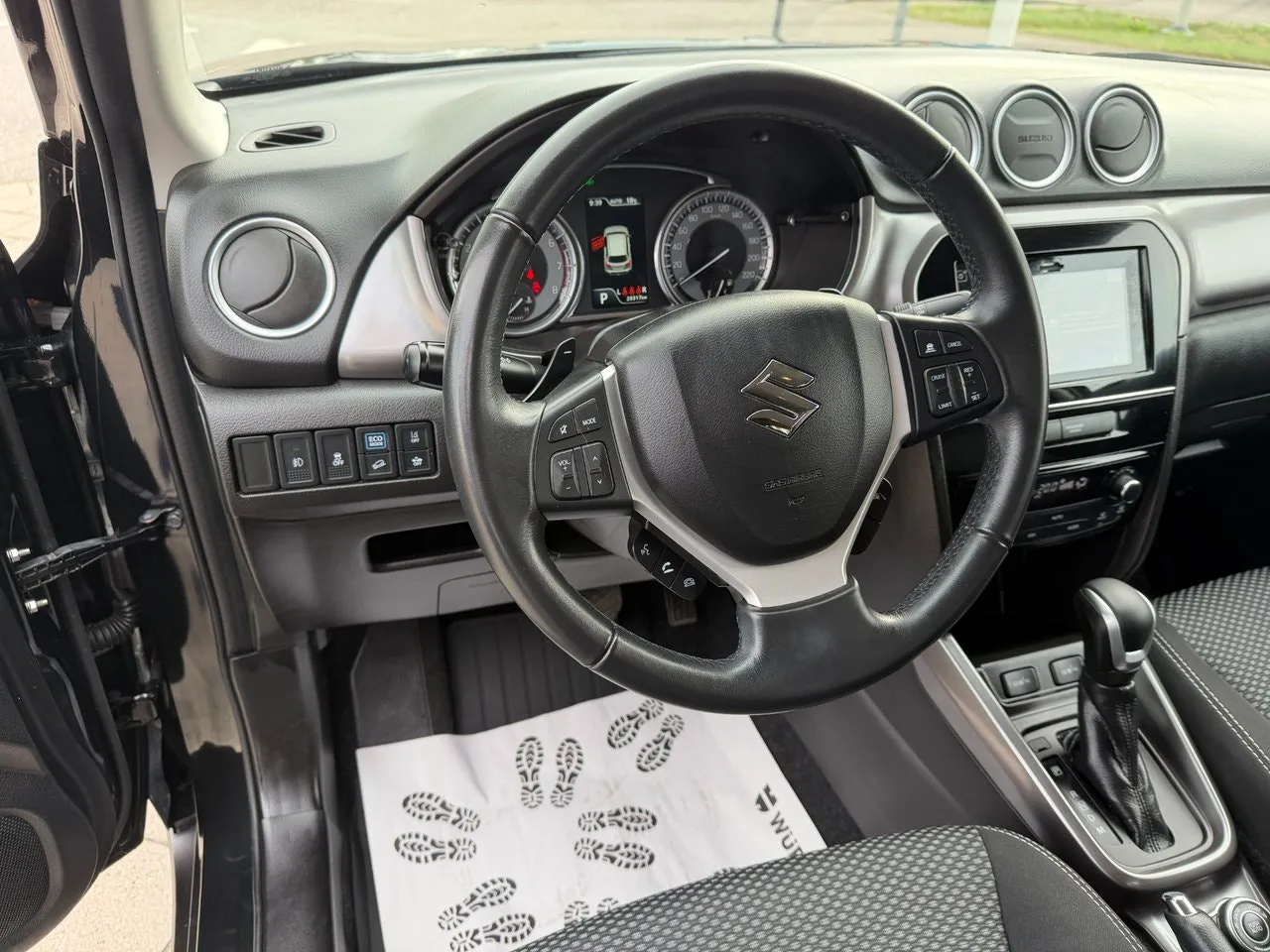Vehicle image 15