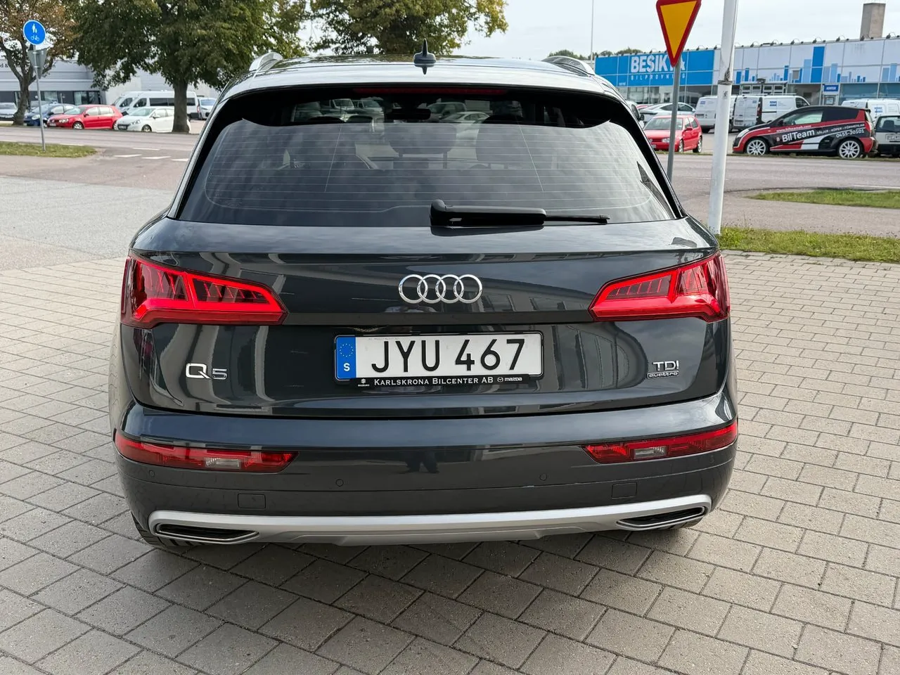 Vehicle image 4