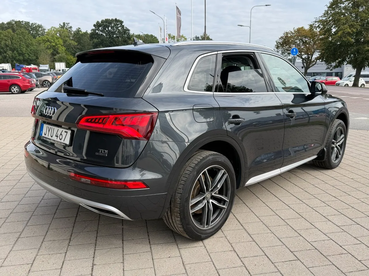 Vehicle image 3