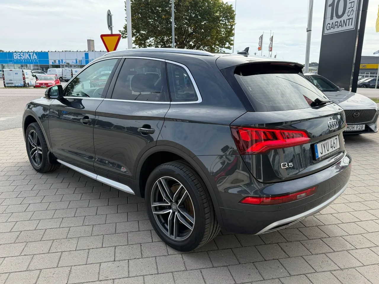 Vehicle image 5