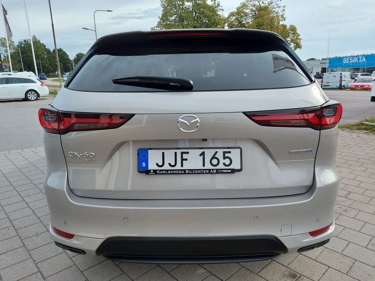 Vehicle image 5