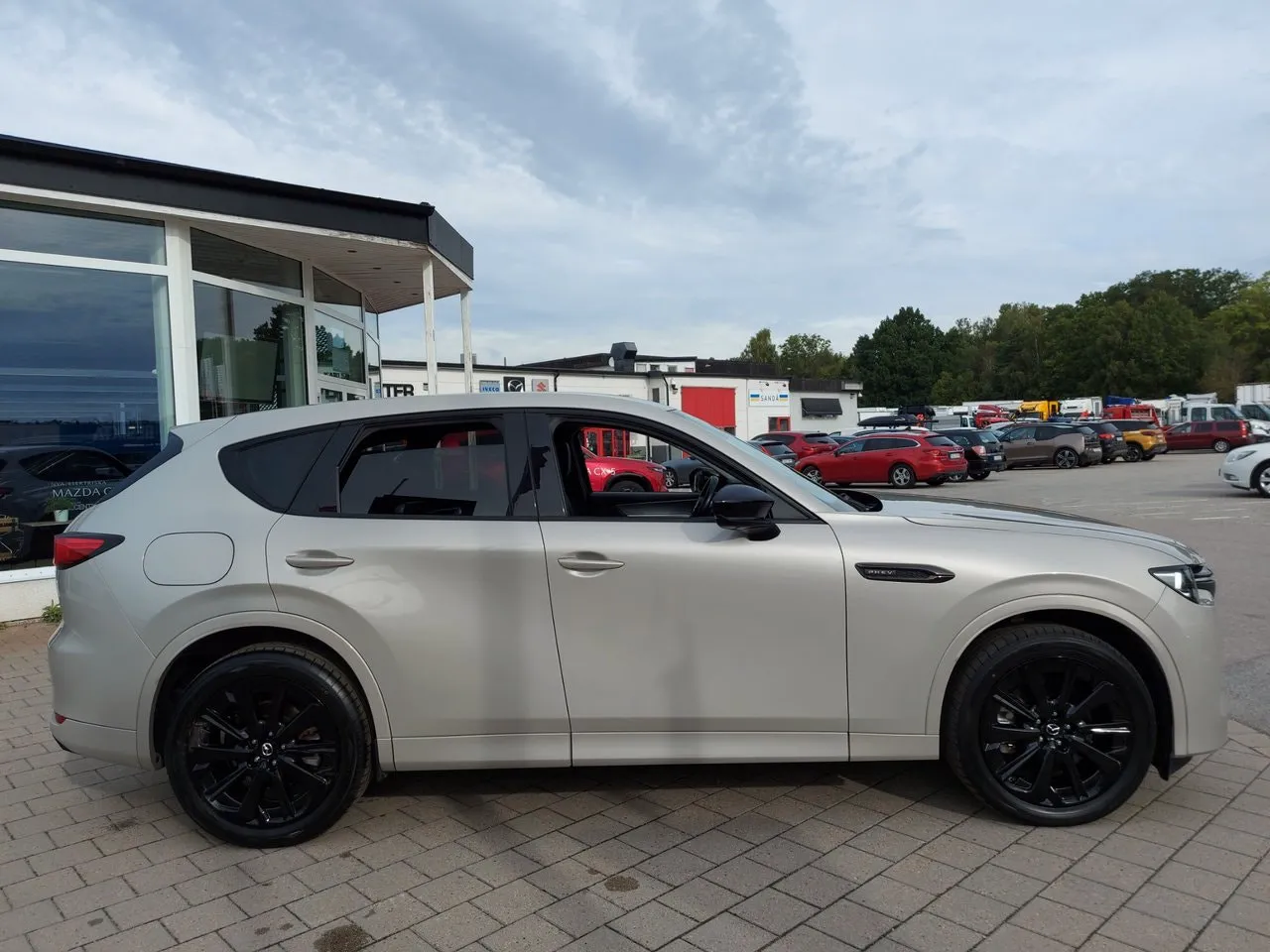 Vehicle image 3