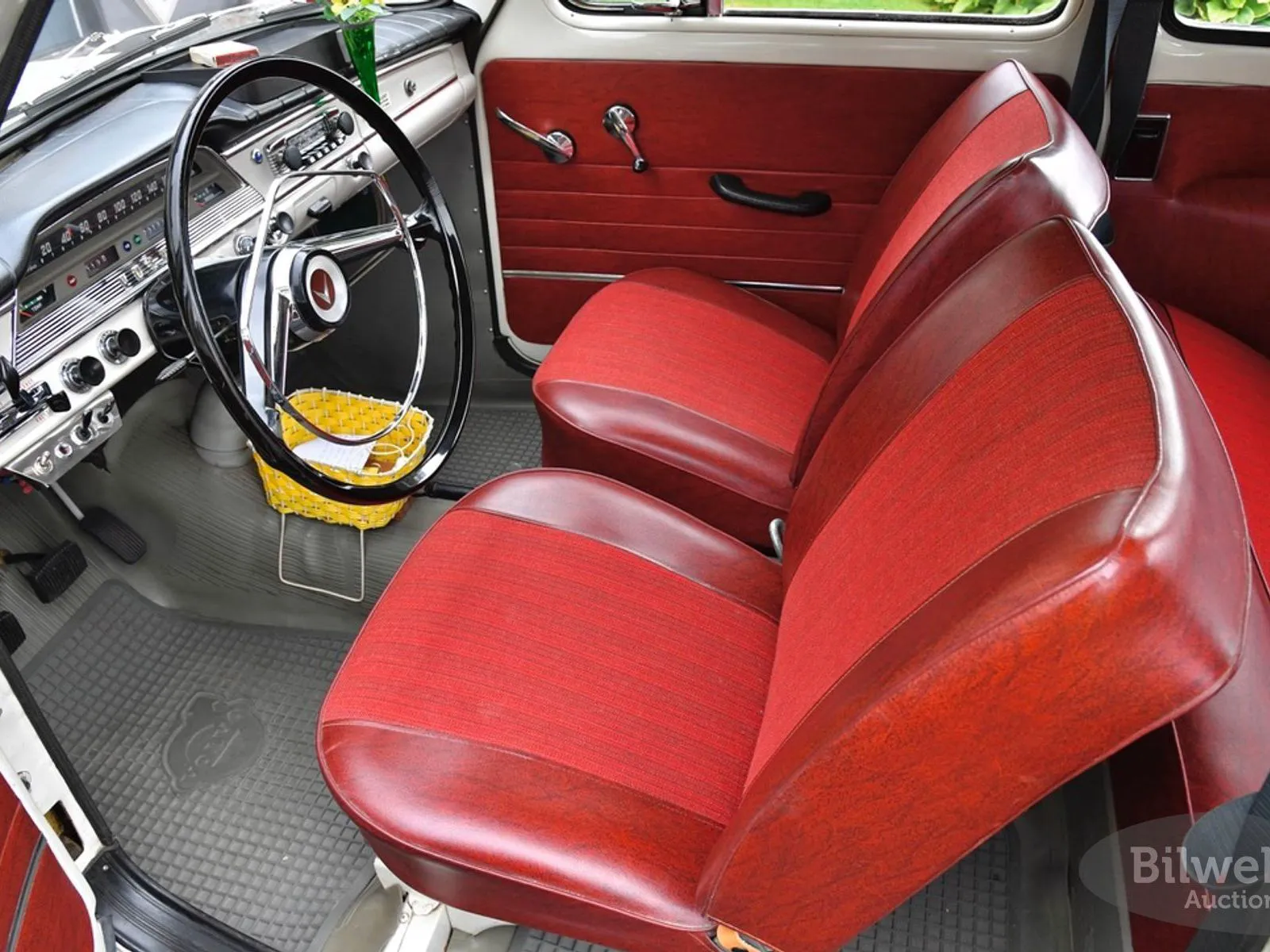 Vehicle image 18