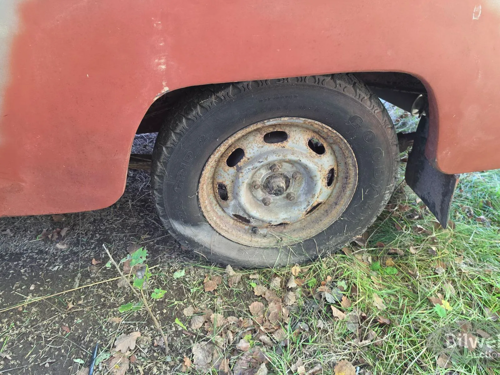 Vehicle image 10