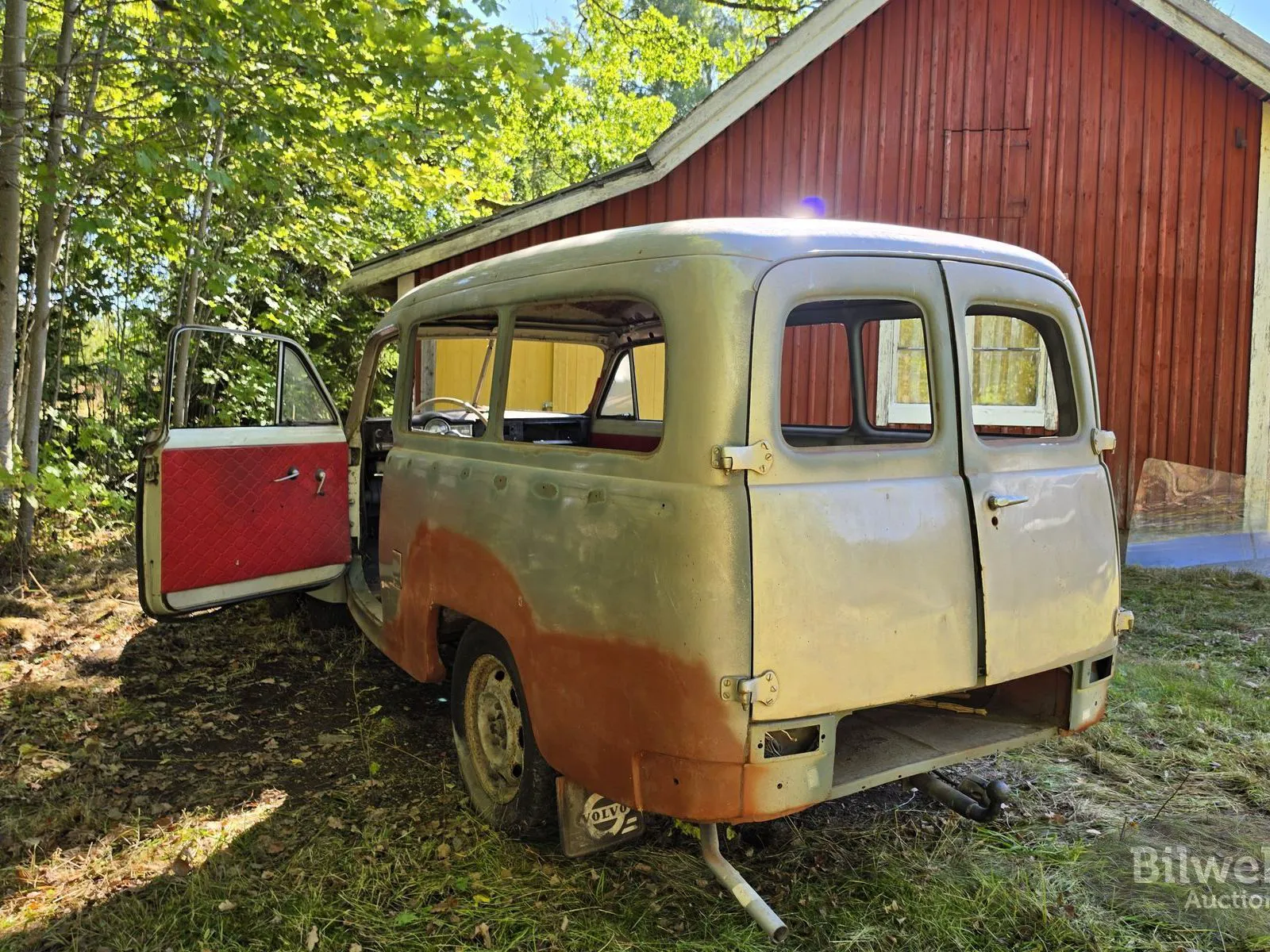 Vehicle image 16