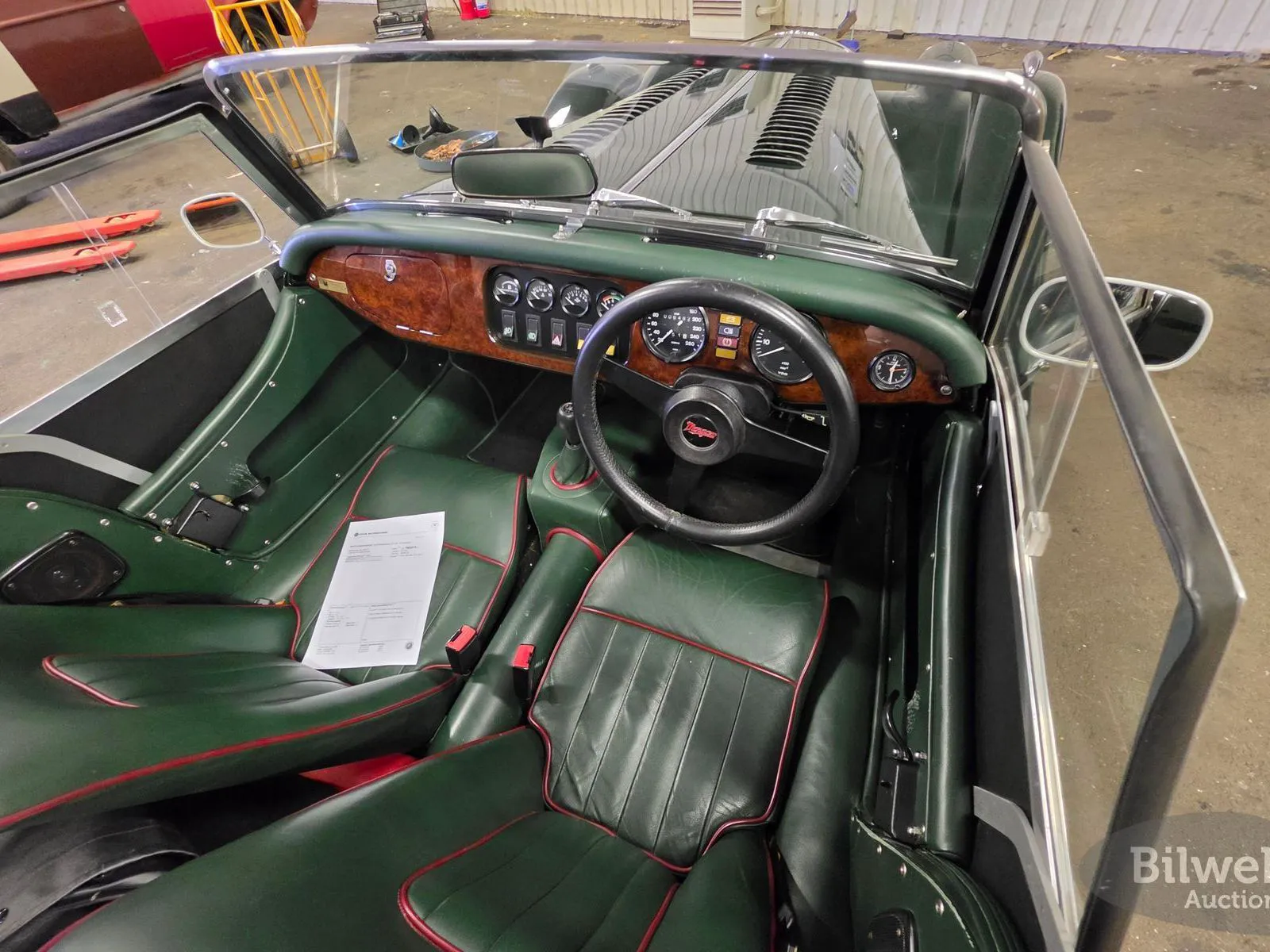 Vehicle image 19
