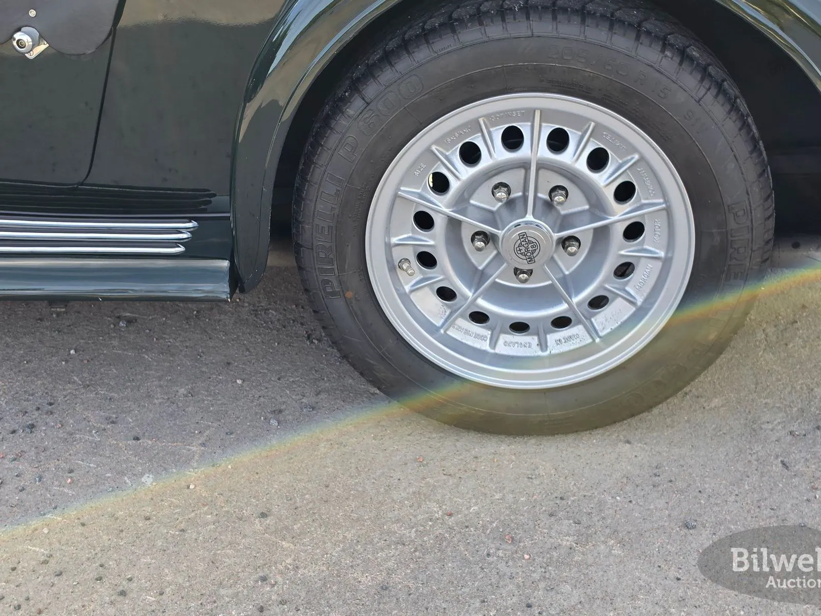 Vehicle image 15