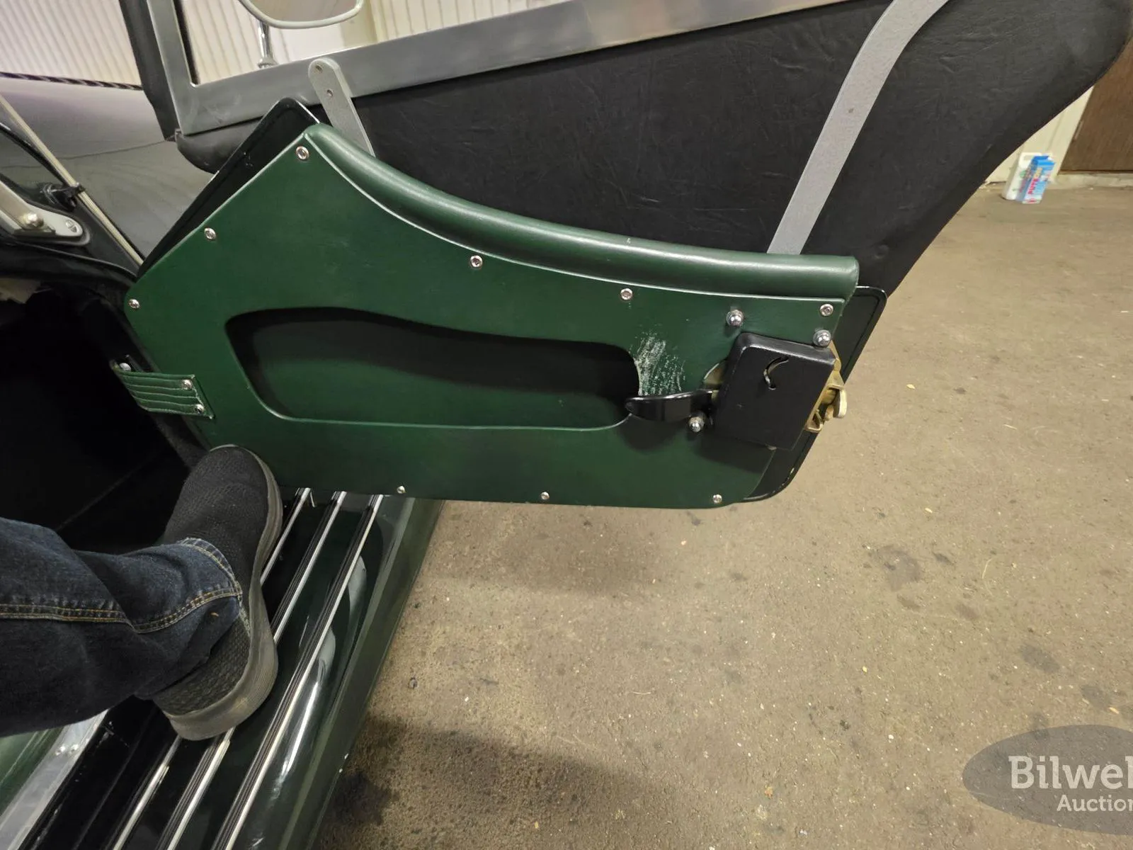 Vehicle image 21