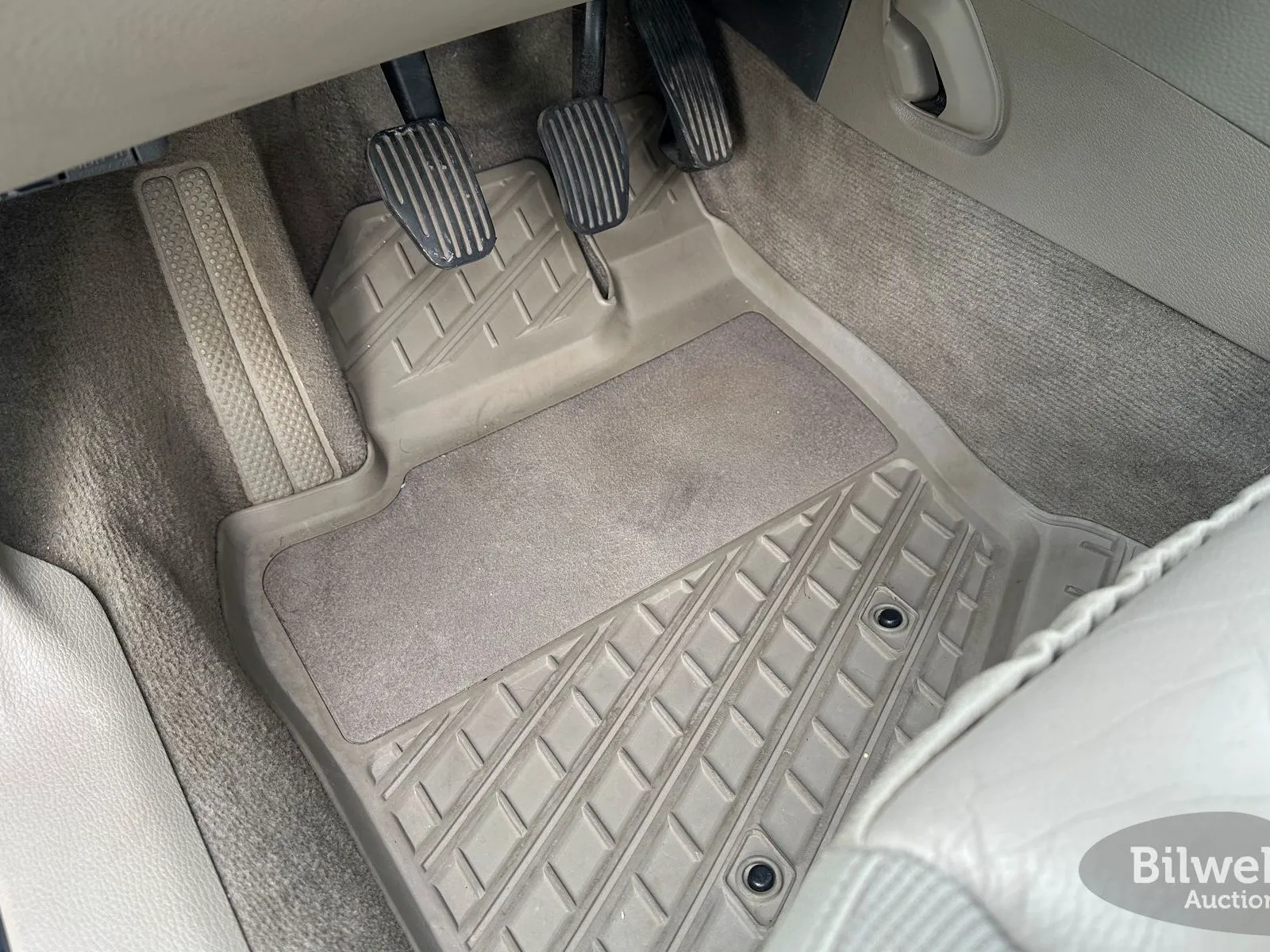 Vehicle image 76