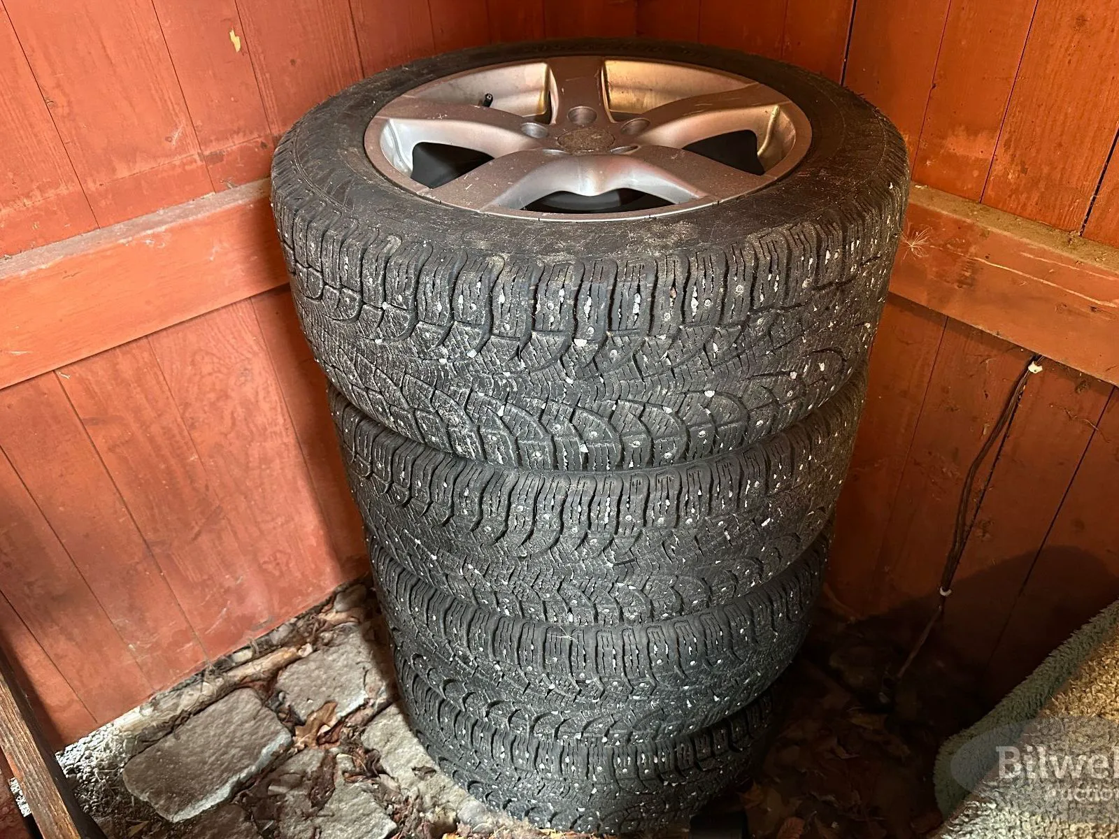 Vehicle image 100