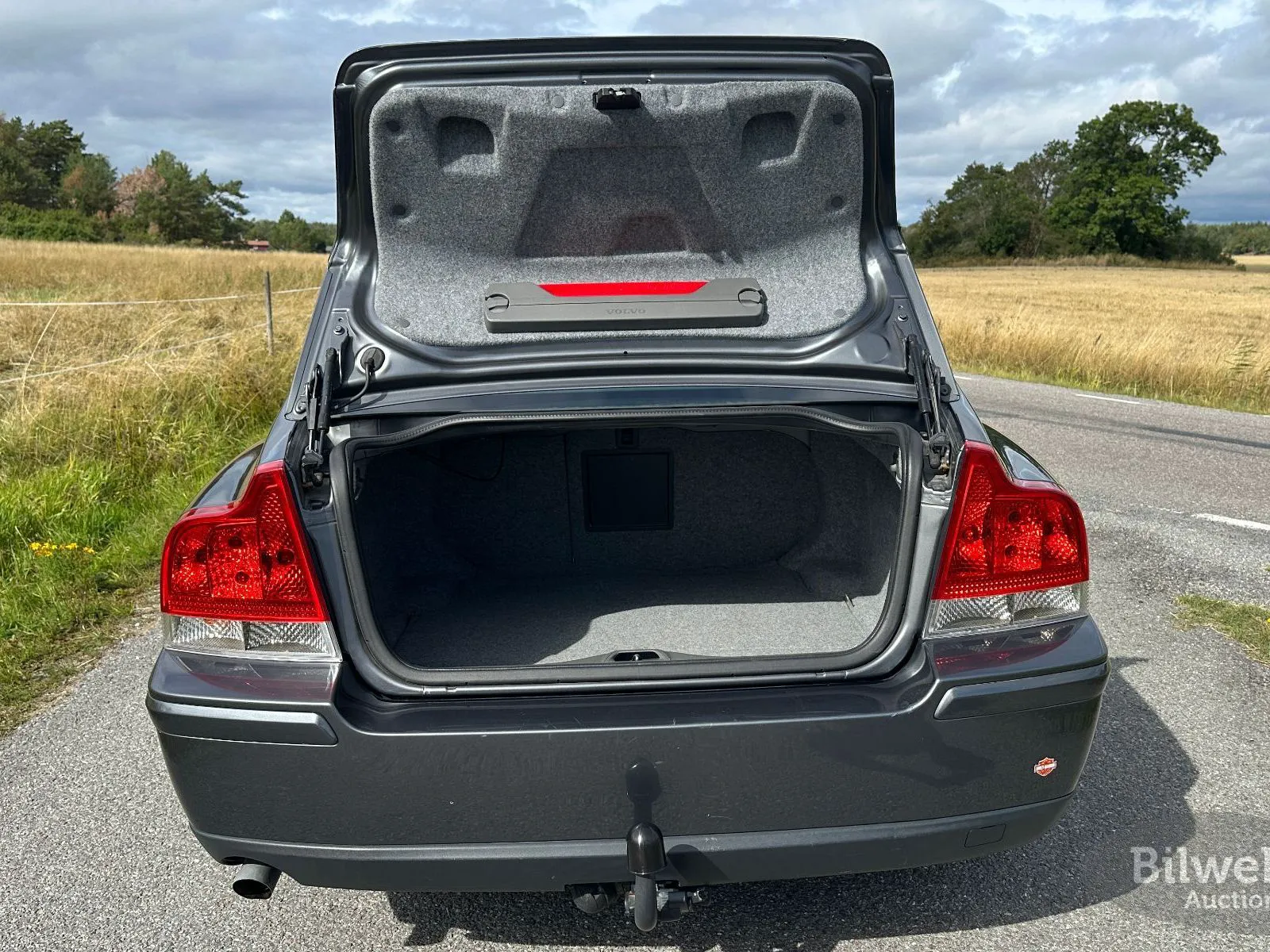 Vehicle image 32