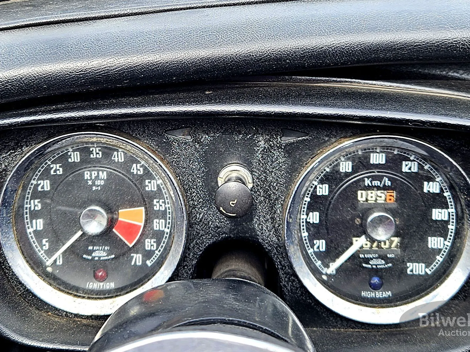 Vehicle image 32