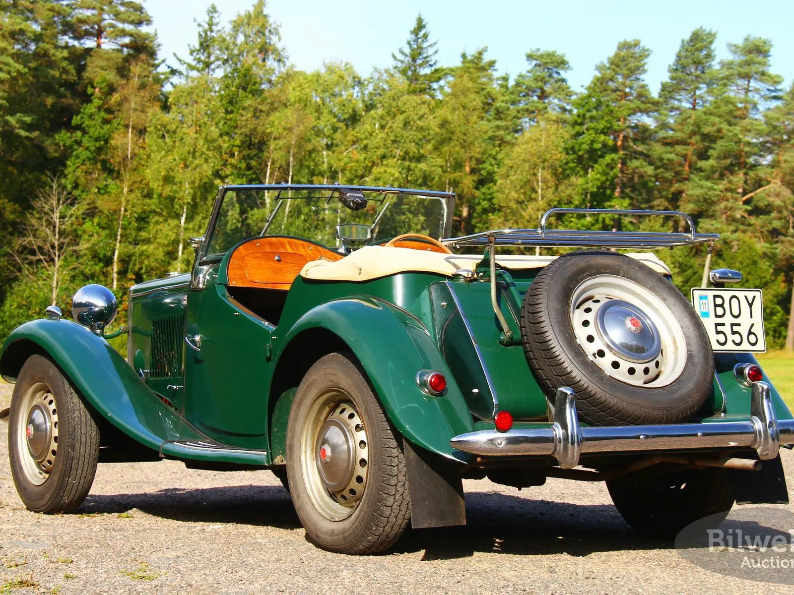 Vehicle image 15