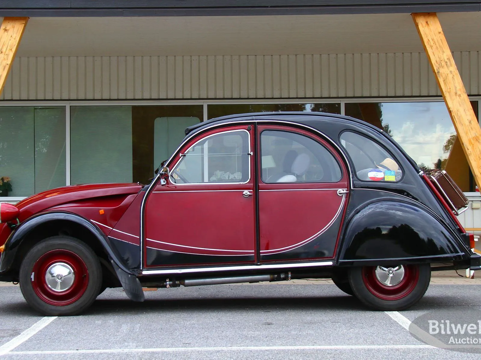 Vehicle image 18