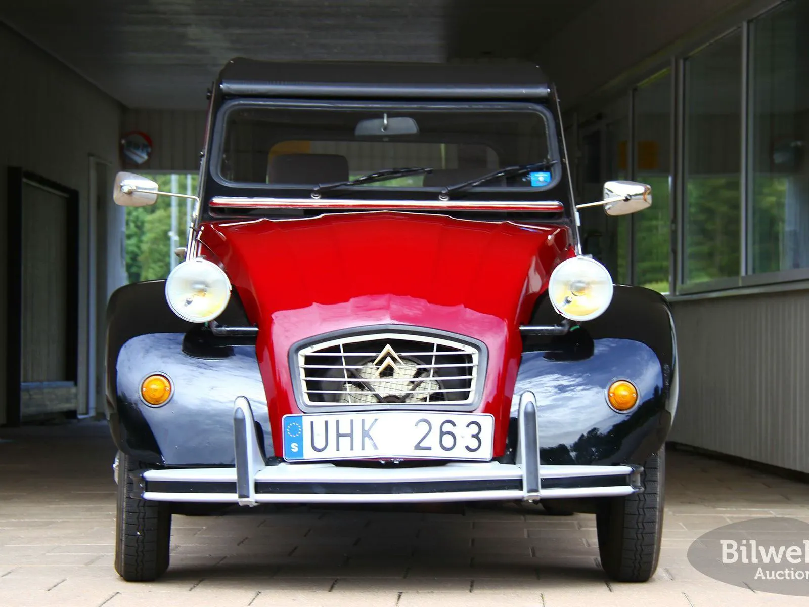 Vehicle image 8