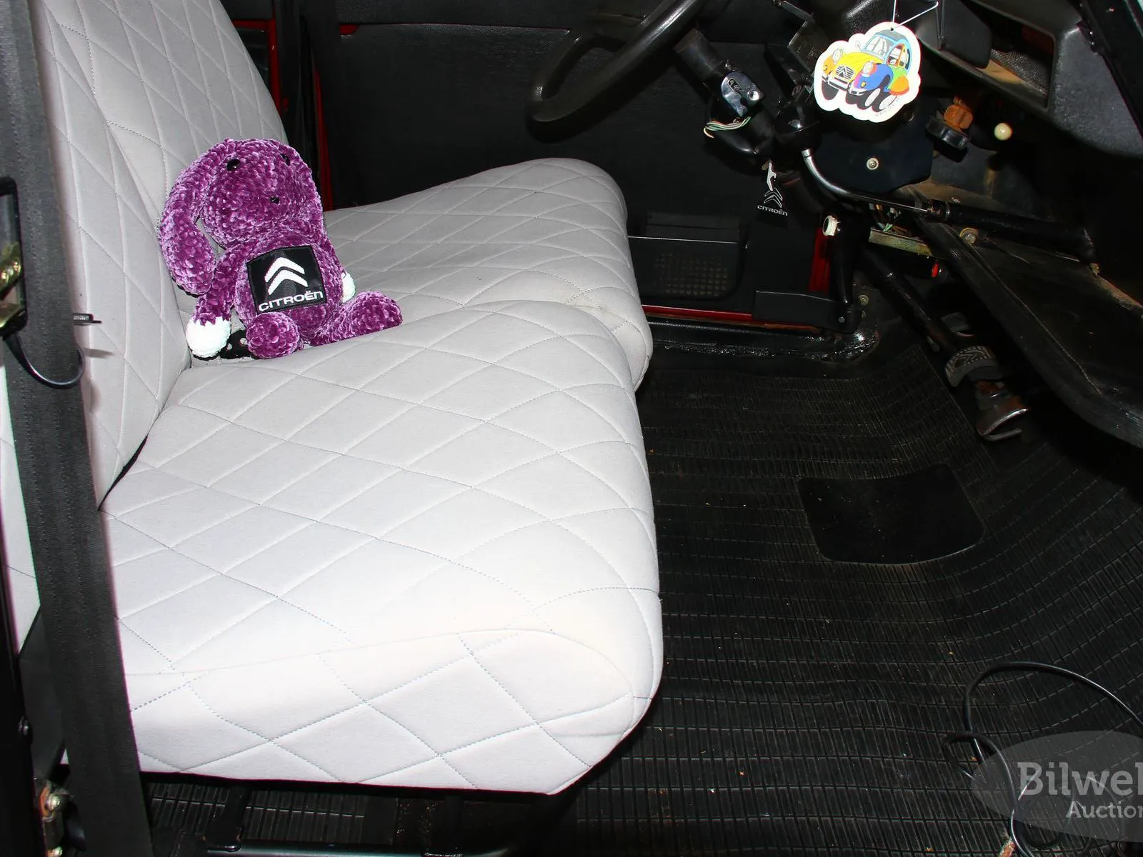 Vehicle image 30
