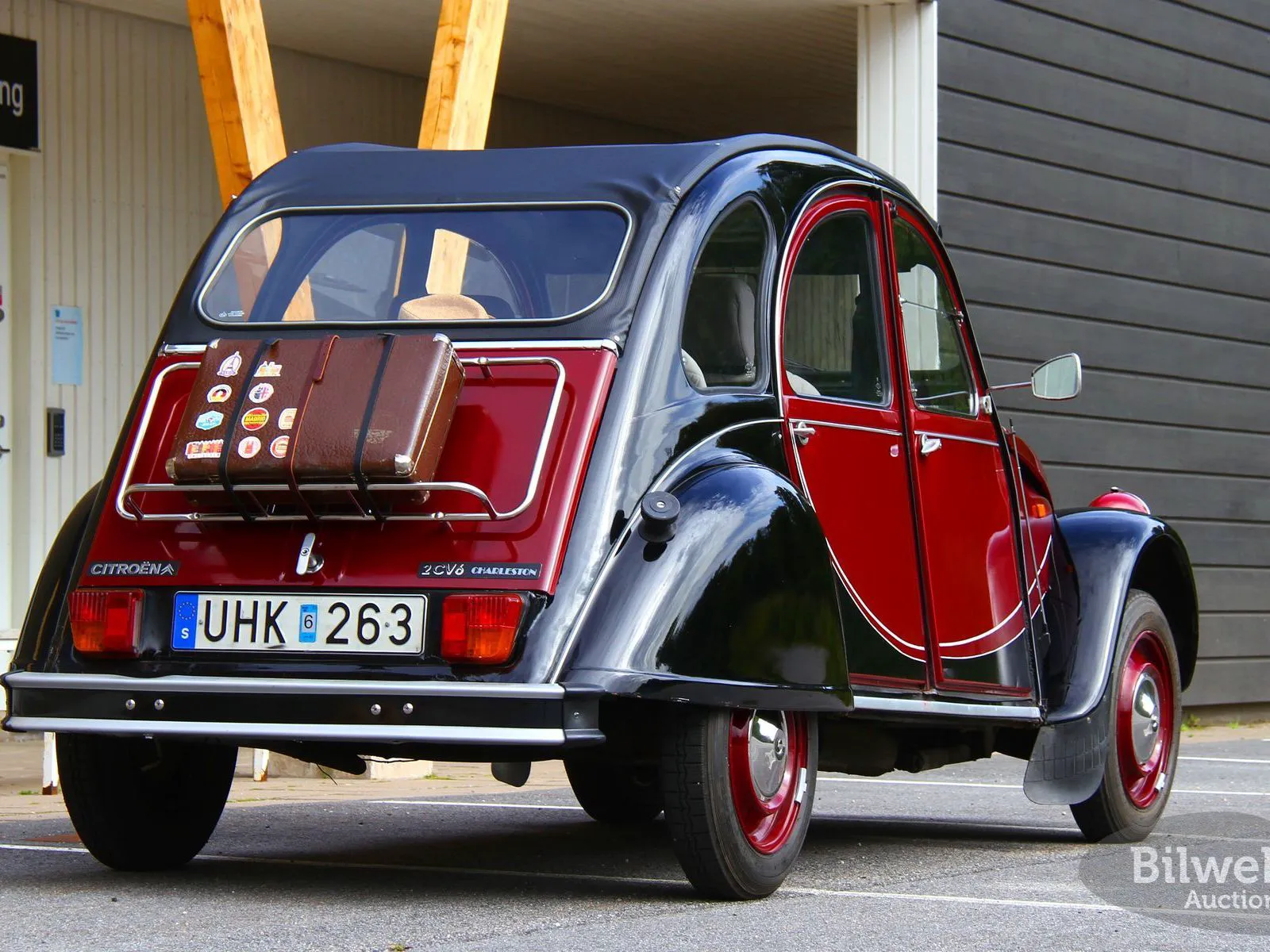 Vehicle image 11
