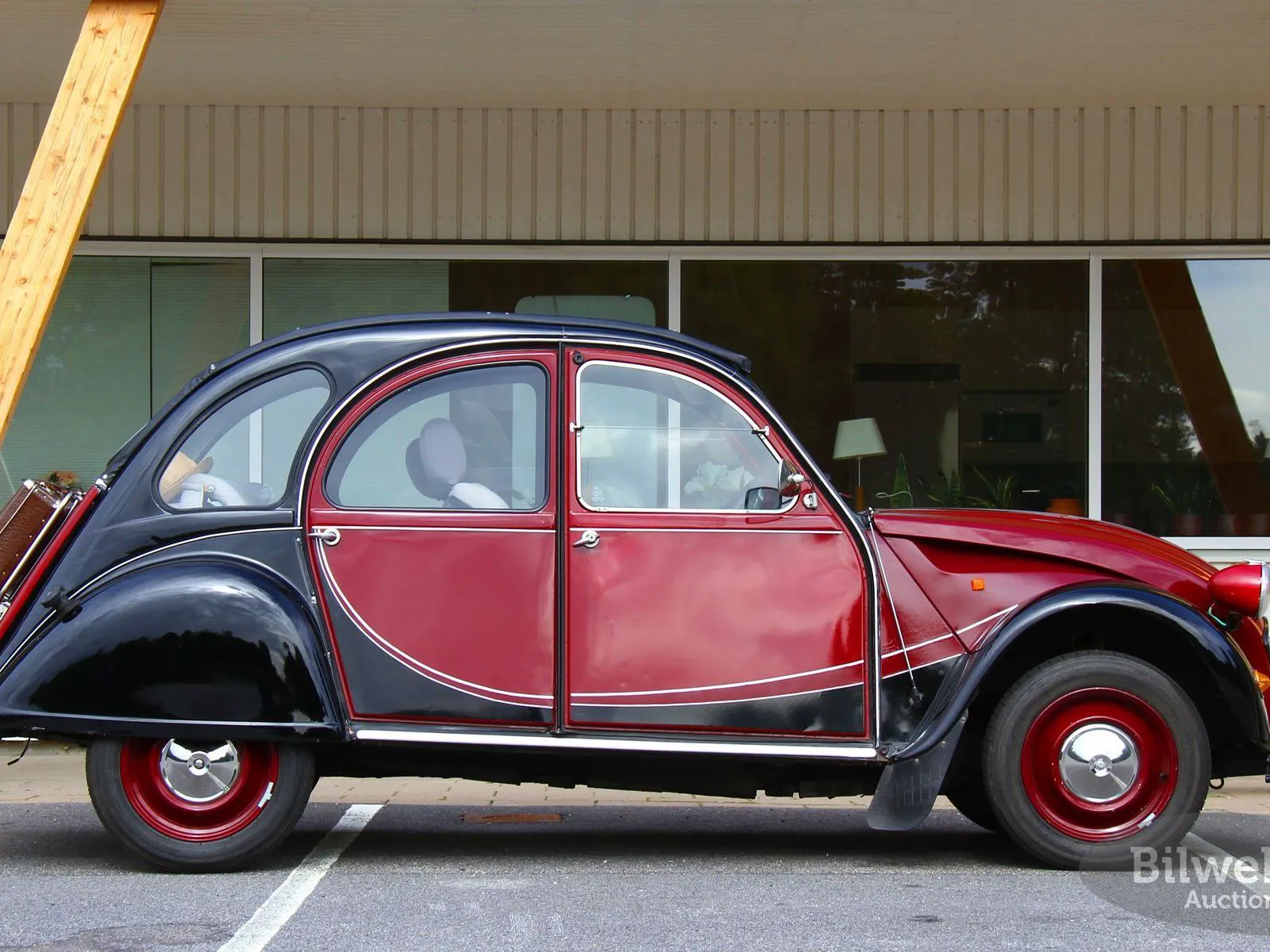 Vehicle image 9