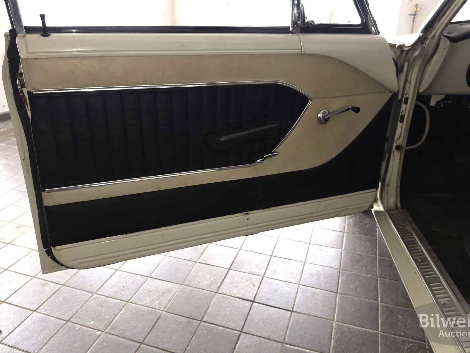 Vehicle image 21